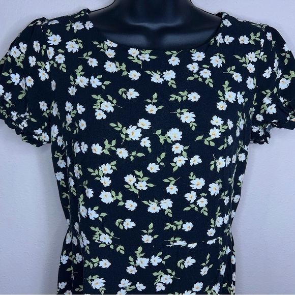 LARGE JUNIORS BLACK FLORAL DRESS SHORT SLEEVE MI AMI RUFFLE - Picture 2 of 9